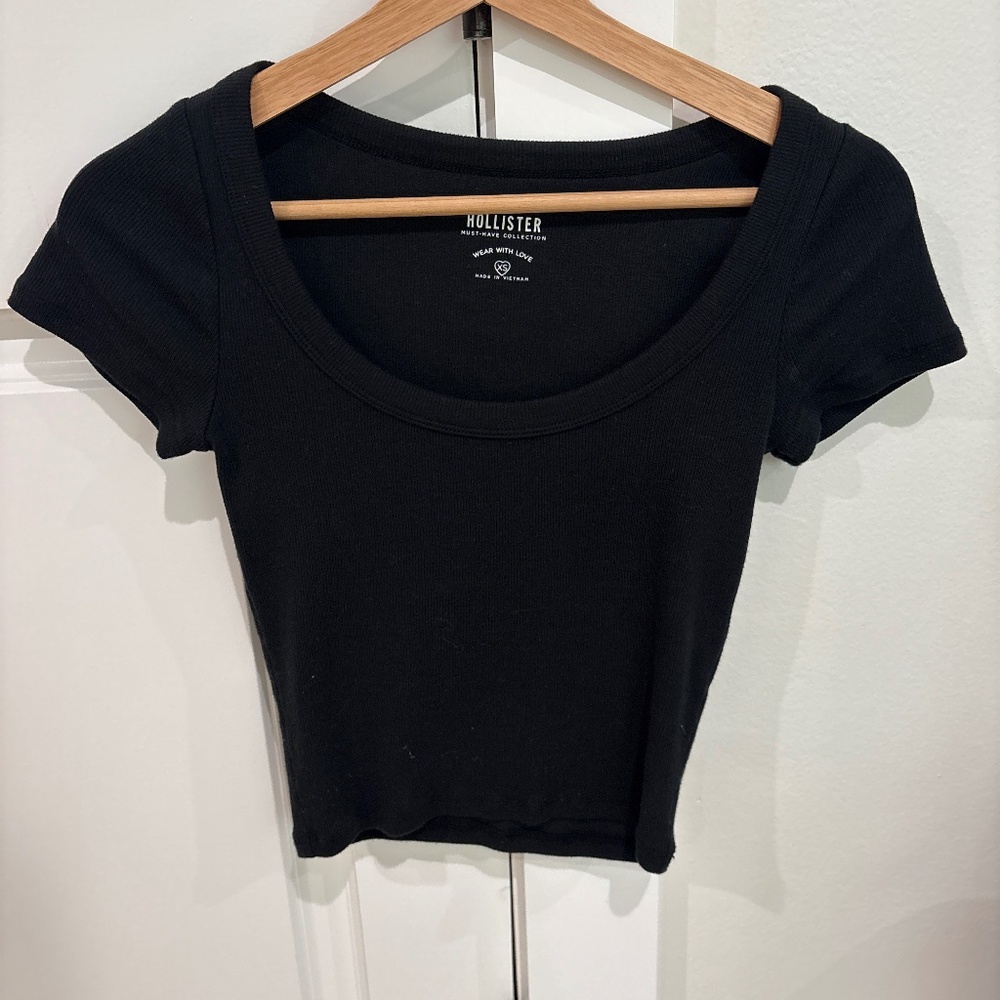 Black Hollister top